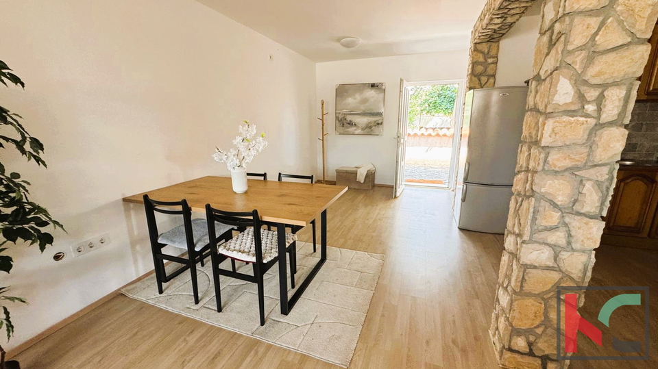 ISTRA&comma; PULA&comma; VALDEBEK&comma; STAN&comma; MIRNA LOKACIJA &num;PRODAJA