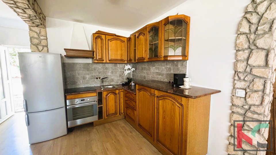 ISTRA&comma; PULA&comma; VALDEBEK&comma; STAN&comma; MIRNA LOKACIJA &num;PRODAJA