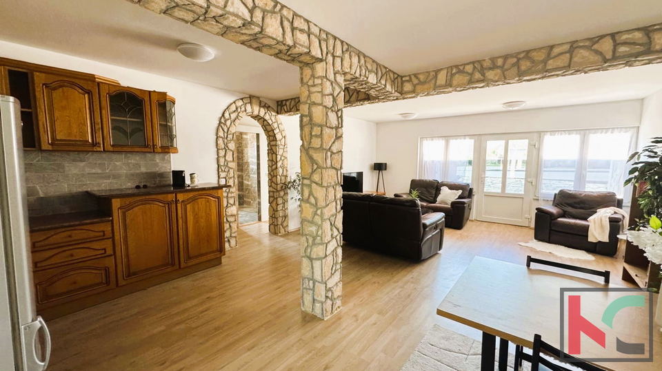 ISTRA&comma; PULA&comma; VALDEBEK&comma; STAN&comma; MIRNA LOKACIJA &num;PRODAJA