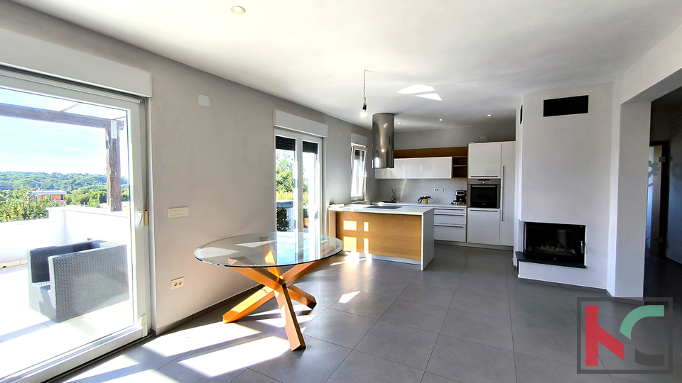 Pula&comma; dru&zcaron;inska hi&scaron;a s bazenom v mirnem delu mesta &num;prodaja