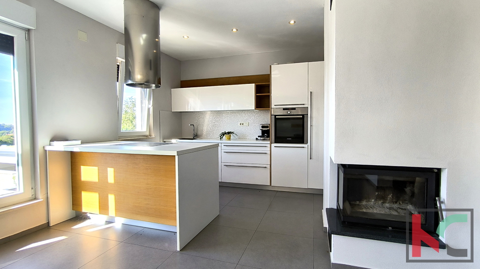 Pula&comma; dru&zcaron;inska hi&scaron;a s bazenom v mirnem delu mesta &num;prodaja