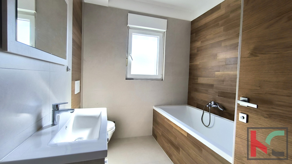 Pula&comma; dru&zcaron;inska hi&scaron;a s bazenom v mirnem delu mesta &num;prodaja