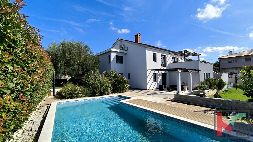 Pula&comma; dru&zcaron;inska hi&scaron;a s bazenom v mirnem delu mesta &num;prodaja