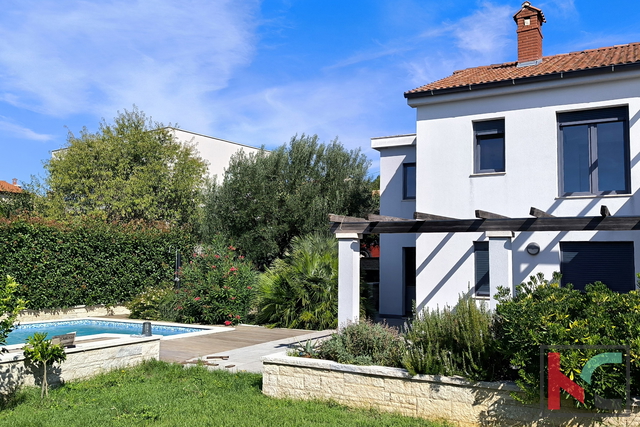 PULA, OBITELJSKA KUĆA SA BAZENOM U MIRNOM DIJELU GRADA #PRODAJA