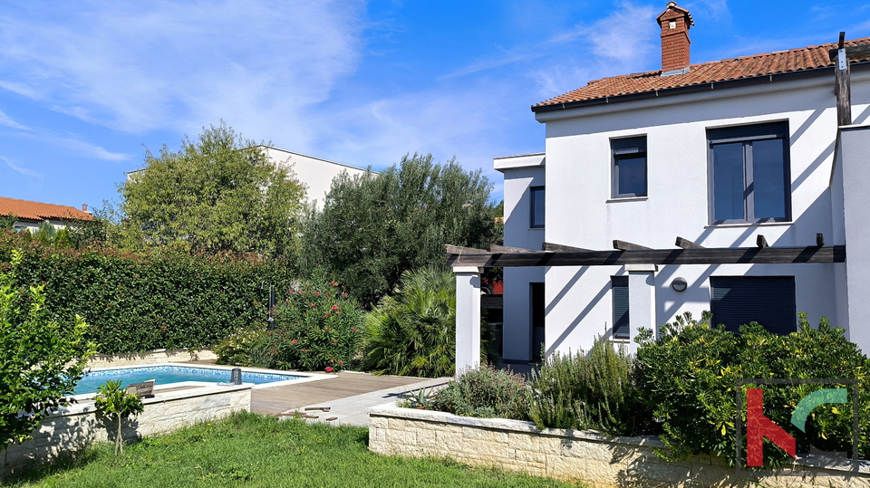 Pula&comma; dru&zcaron;inska hi&scaron;a s bazenom v mirnem delu mesta &num;prodaja