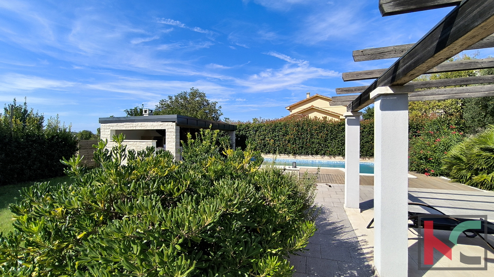 Pula&comma; dru&zcaron;inska hi&scaron;a s bazenom v mirnem delu mesta &num;prodaja