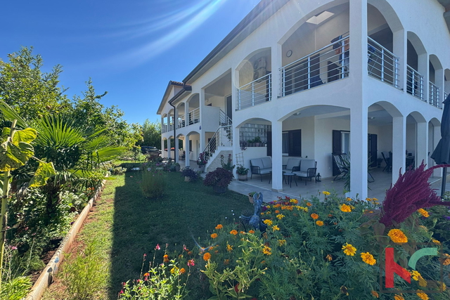 ISTRA, NOVA VAS, KUĆA SA 5  STAMBENIH JEDINICA I BAZENOM #PRODAJA