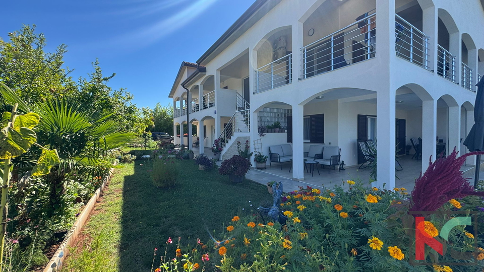 ISTRA, NOVA VAS, KUĆA SA 5  STAMBENIH JEDINICA I BAZENOM #PRODAJA