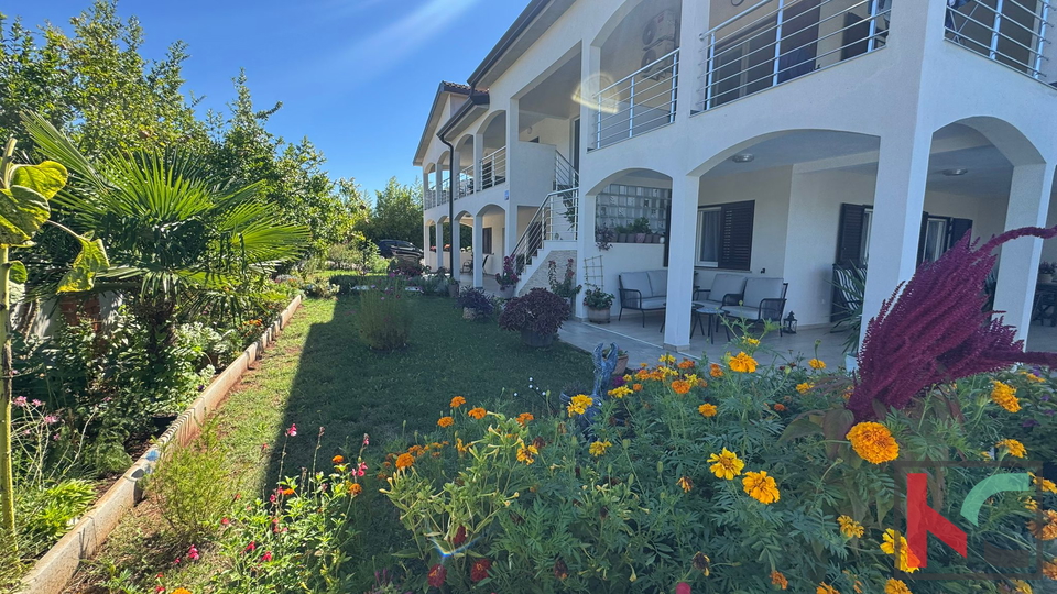 ISTRA, NOVA VAS, KUĆA SA 5  STAMBENIH JEDINICA I BAZENOM #PRODAJA