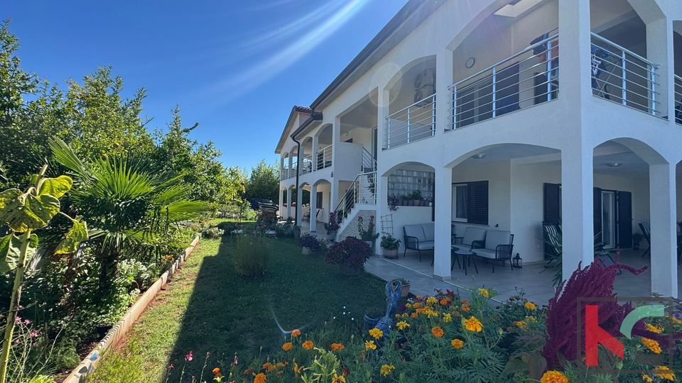 ISTRA, NOVA VAS, KUĆA SA 5  STAMBENIH JEDINICA I BAZENOM #PRODAJA