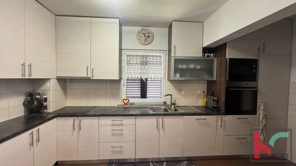 ISTRA, NOVA VAS, KUĆA SA 5  STAMBENIH JEDINICA I BAZENOM #PRODAJA