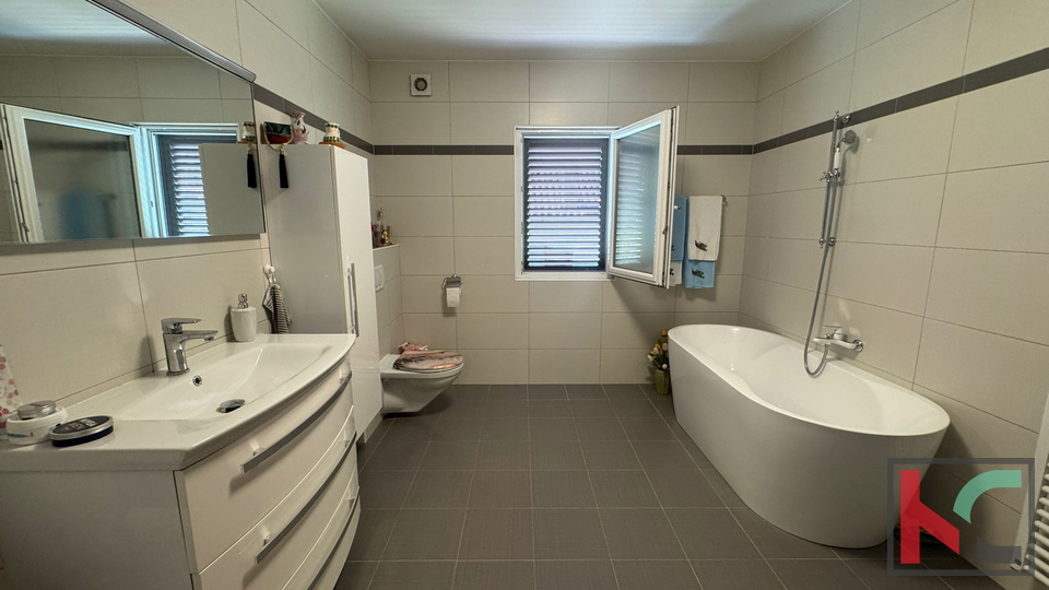 ISTRA, NOVA VAS, KUĆA SA 5  STAMBENIH JEDINICA I BAZENOM #PRODAJA