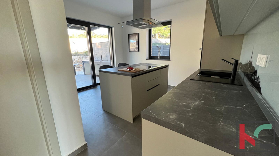 SVETVINČENAT, OKOLICA, PREKRASNA MODERNA KUĆA S BAZENOM #PRODAJA