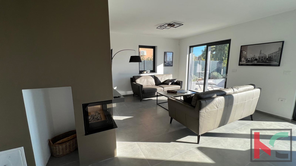 ISTRA, SVETVINČENAT, MODERNA VILA S BAZENOM #PRODAJA