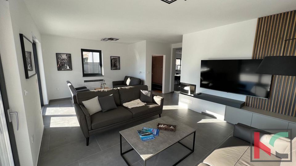 ISTRA, SVETVINČENAT, MODERNA VILA S BAZENOM #PRODAJA