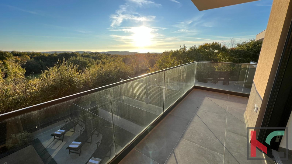 ISTRA, SVETVINČENAT, MODERNA VILA S BAZENOM #PRODAJA