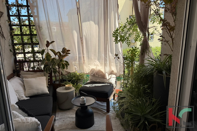 ISTRA, PULA, STAN 1SS+DB SA LOGGIOM I PARKIRNIM MJESTOM, BLIZINA GRADA, #PRODAJA