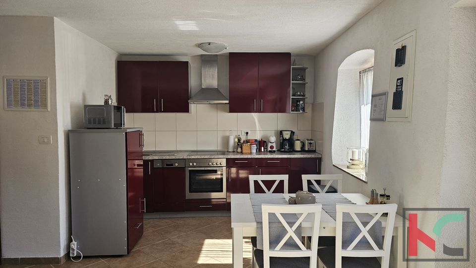 ISTRA&comma; VI&Zcaron;INADA&comma; &Scaron;ARMANTNA KAMENA KU&Cacute;A SA OKU&Cacute;NICOM&comma; &num;PRODAJA