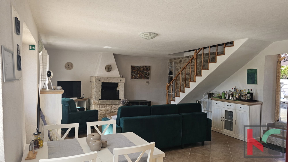 ISTRA&comma; VI&Zcaron;INADA&comma; &Scaron;ARMANTNA KAMENA KU&Cacute;A SA OKU&Cacute;NICOM&comma; &num;PRODAJA