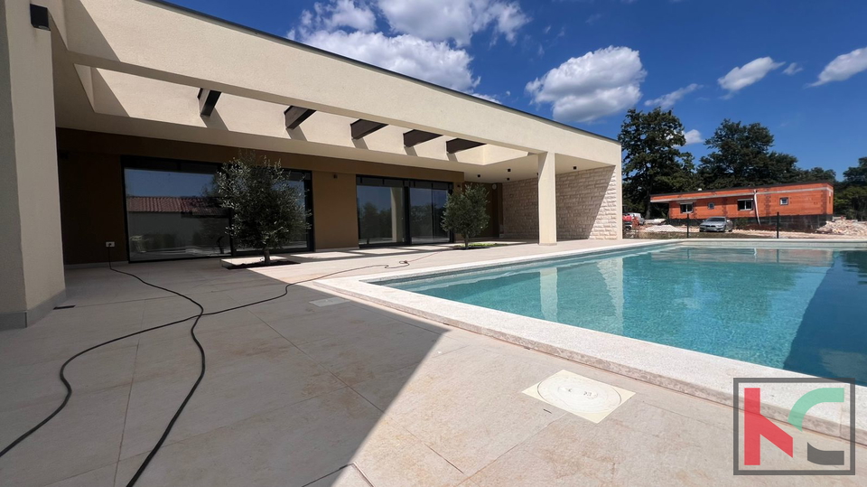 ISTRA, ŽMINJ, MODERNA PRIZEMNICA S BAZENOM #PRODAJA