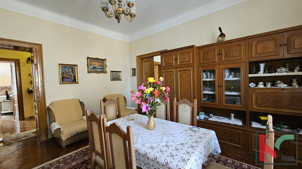 ISTRA&comma; PULA&comma; VERUDA&comma; STAN 127M2&comma; 4 SOBE&comma;  AUSTROUGARSKA GRADNJA&comma; &num;PRODAJA