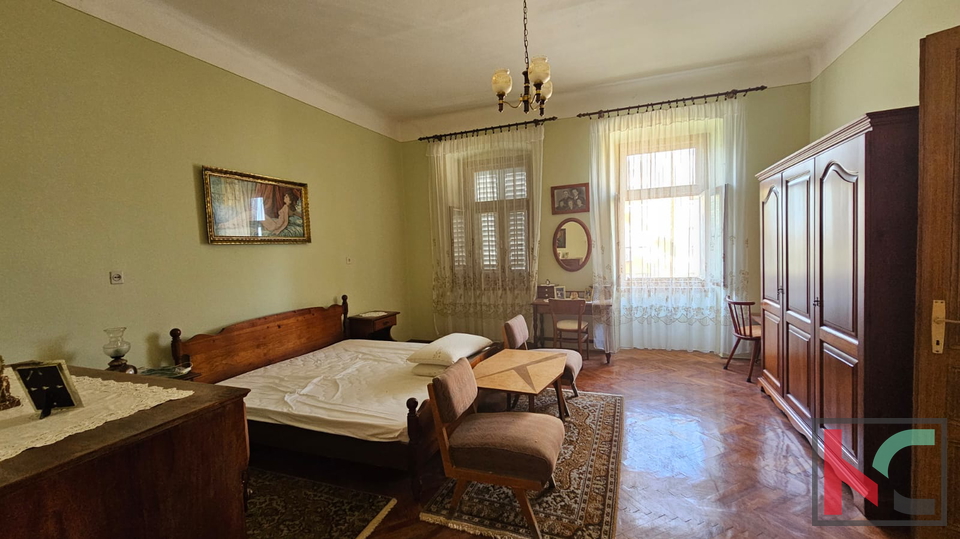 ISTRA&comma; PULA&comma; VERUDA&comma; STAN 127M2&comma; 4 SOBE&comma;  AUSTROUGARSKA GRADNJA&comma; &num;PRODAJA