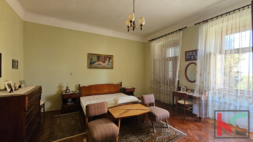 ISTRA&comma; PULA&comma; VERUDA&comma; STAN 127M2&comma; 4 SOBE&comma;  AUSTROUGARSKA GRADNJA&comma; &num;PRODAJA