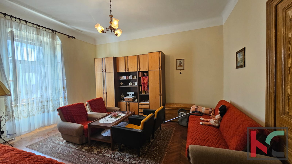 ISTRA&comma; PULA&comma; VERUDA&comma; STAN 127M2&comma; 4 SOBE&comma;  AUSTROUGARSKA GRADNJA&comma; &num;PRODAJA