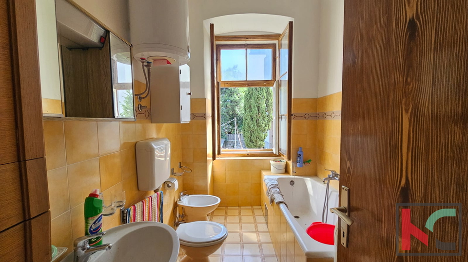 ISTRA&comma; PULA&comma; VERUDA&comma; STAN 127M2&comma; 4 SOBE&comma;  AUSTROUGARSKA GRADNJA&comma; &num;PRODAJA