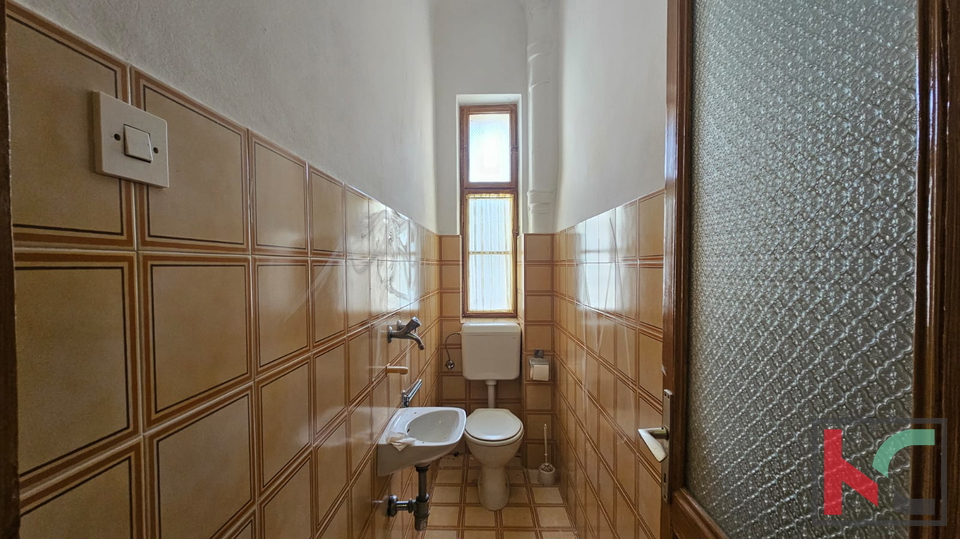 ISTRA&comma; PULA&comma; VERUDA&comma; STAN 127M2&comma; 4 SOBE&comma;  AUSTROUGARSKA GRADNJA&comma; &num;PRODAJA