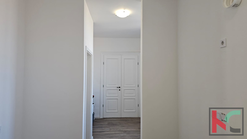 PULA&comma; CENTAR&comma; RENOVIRANI STAN 2SS&plus;DB&comma; POGLED NA GRAD&comma; &num;PRODAJA