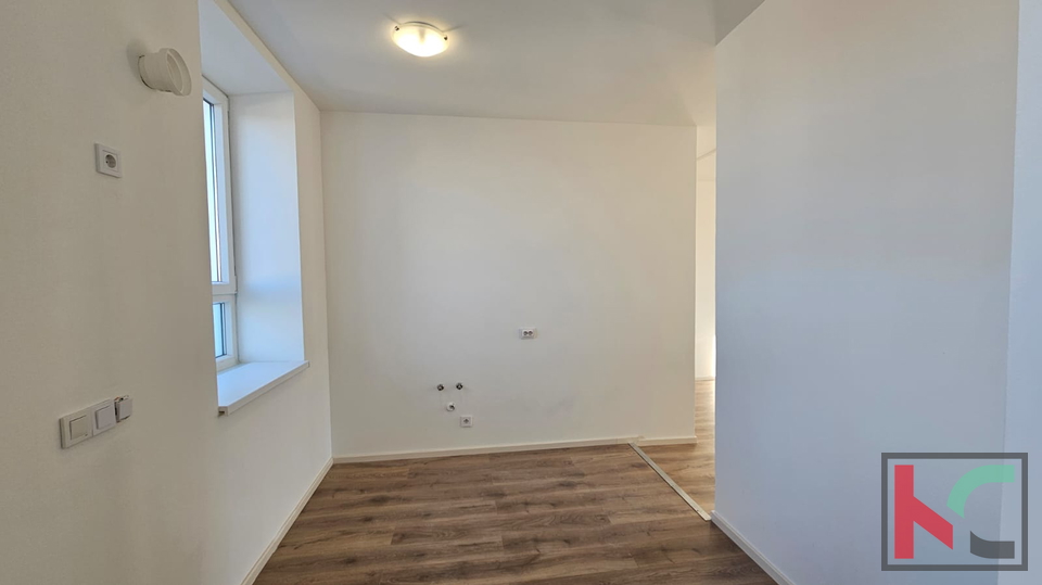 PULA&comma; CENTAR&comma; RENOVIRANI STAN 2SS&plus;DB&comma; POGLED NA GRAD&comma; &num;PRODAJA