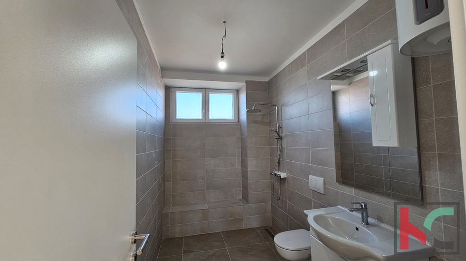 PULA&comma; CENTAR&comma; RENOVIRANI STAN 2SS&plus;DB&comma; POGLED NA GRAD&comma; &num;PRODAJA