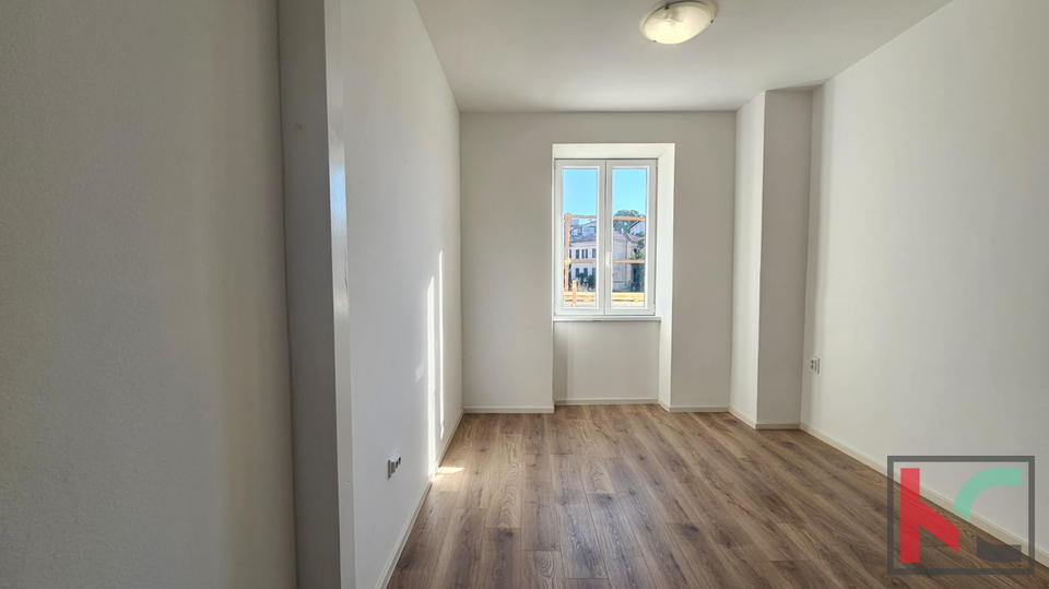 PULA&comma; CENTAR&comma; RENOVIRANI STAN 2SS&plus;DB&comma; POGLED NA GRAD&comma; &num;PRODAJA