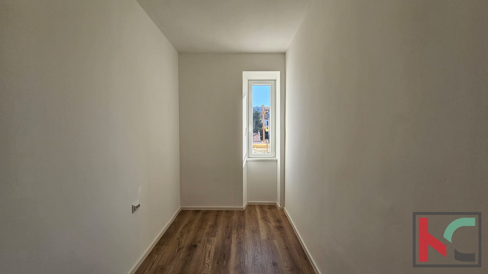 PULA&comma; CENTAR&comma; RENOVIRANI STAN 2SS&plus;DB&comma; POGLED NA GRAD&comma; &num;PRODAJA