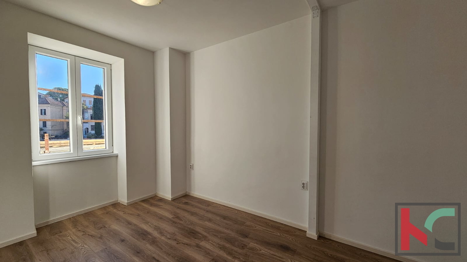 PULA&comma; CENTAR&comma; RENOVIRANI STAN 2SS&plus;DB&comma; POGLED NA GRAD&comma; &num;PRODAJA