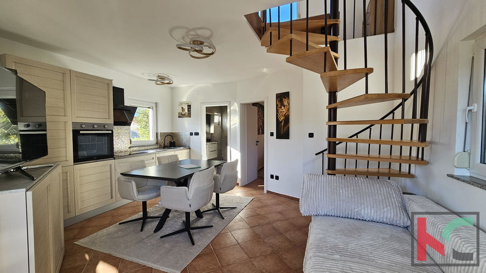 ISTRA&comma; MEDULIN&comma; KU&Cacute;A SA DVA STANA I DVORI&Scaron;TEM U CENTRU&comma; &num;PRODAJA