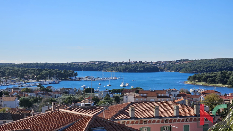 ISTRA&comma; MEDULIN&comma; KU&Cacute;A SA DVA STANA I DVORI&Scaron;TEM U CENTRU&comma; &num;PRODAJA