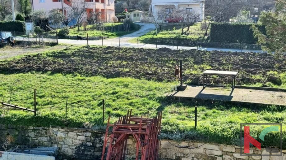 MOTOVUN&comma; BRKA&Ccaron;&comma; URBANIZIRANO ZEMLJI&Scaron;TE SA POGLEDOM NA MOTOVUN 697M2 &num;PRODAJA