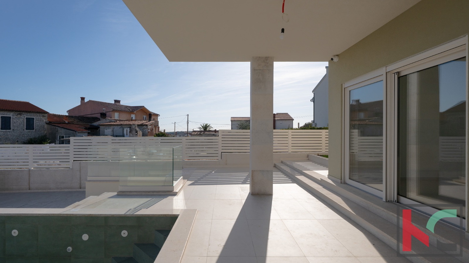 ISTRA&comma; LI&Zcaron;NJAN MODERNA KU&Cacute;A&comma; POGLED MORE&comma; &num;PRODAJA