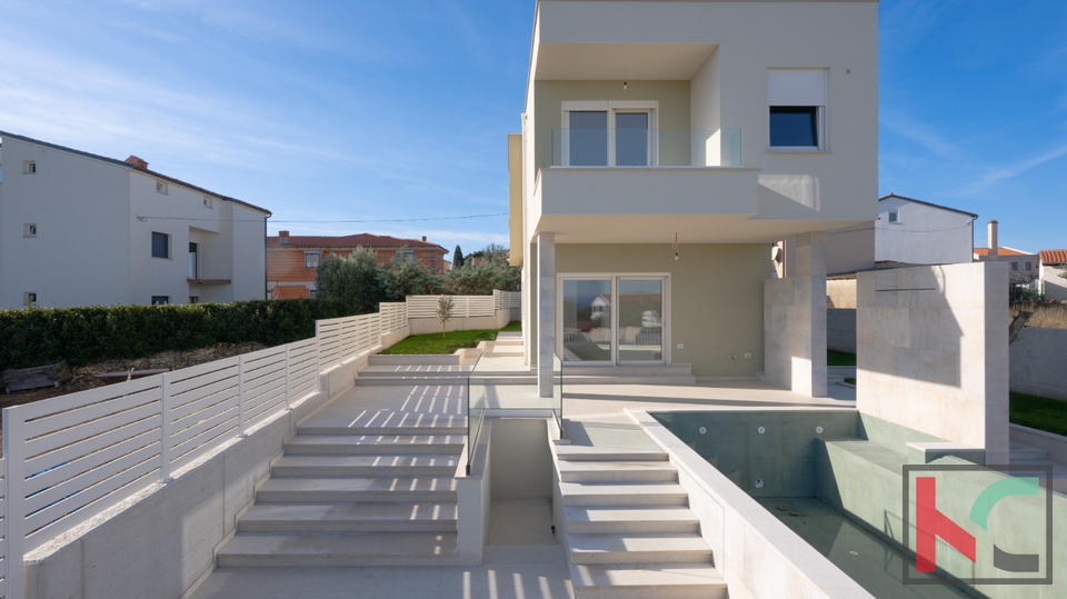 ISTRA&comma; LI&Zcaron;NJAN MODERNA KU&Cacute;A&comma; POGLED MORE&comma; &num;PRODAJA