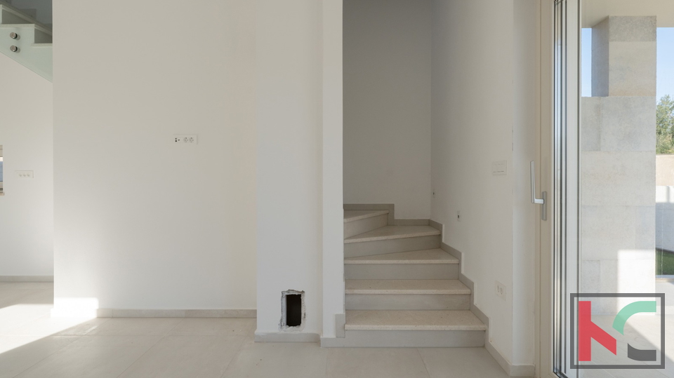 ISTRA&comma; LI&Zcaron;NJAN MODERNA KU&Cacute;A&comma; POGLED MORE&comma; &num;PRODAJA