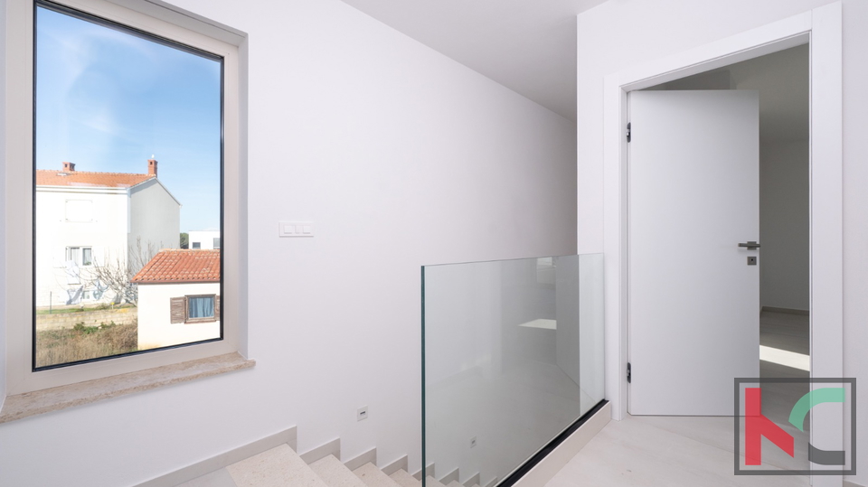 ISTRA&comma; LI&Zcaron;NJAN MODERNA KU&Cacute;A&comma; POGLED MORE&comma; &num;PRODAJA