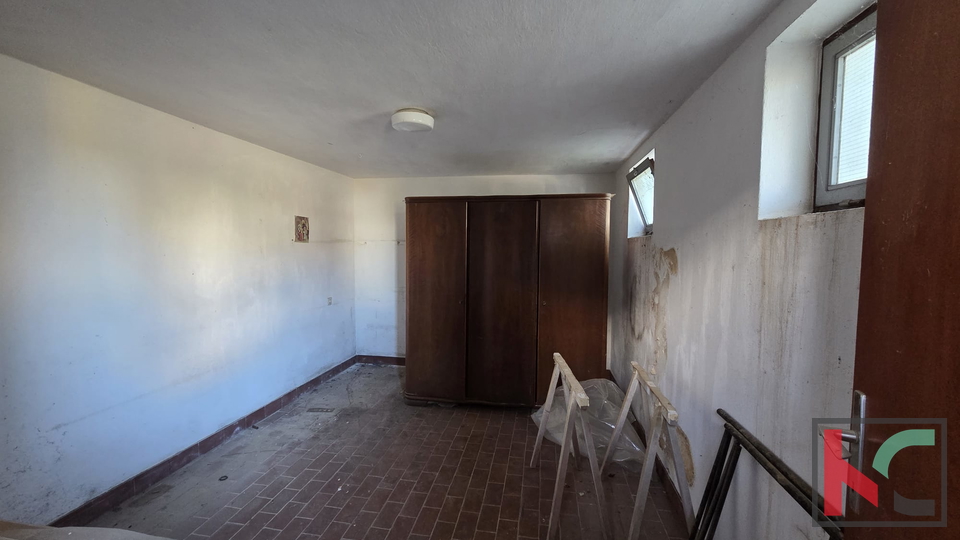 PULA&comma; PRIZEMNICA 155 m2 NA ZEMLJI&Scaron;TU OD 879 m2&comma; &num;PRODAJA