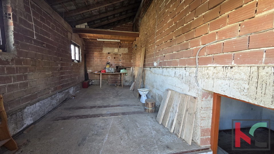 PULA&comma; PRIZEMNICA 155 m2 NA ZEMLJI&Scaron;TU OD 879 m2&comma; &num;PRODAJA
