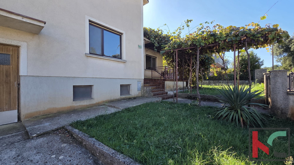 PULA&comma; PRIZEMNICA 155 m2 NA ZEMLJI&Scaron;TU OD 879 m2&comma; &num;PRODAJA
