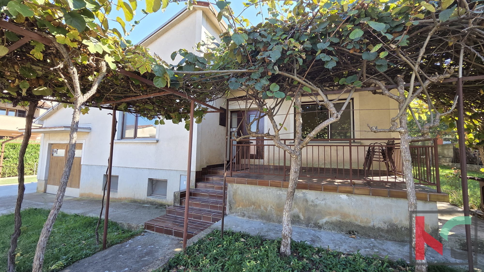 PULA&comma; PRIZEMNICA 155 m2 NA ZEMLJI&Scaron;TU OD 879 m2&comma; &num;PRODAJA