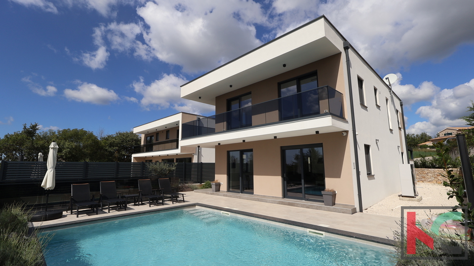 ISTRA, SVETVINČENAT, MODERNA VILA S BAZENOM #PRODAJA