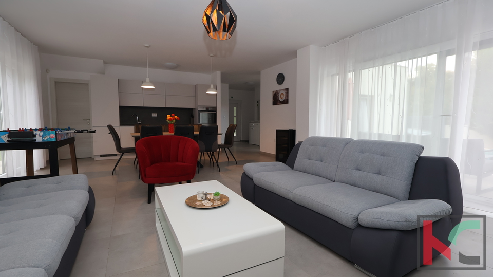 LIŽNJAN, ŠIŠAN, KUĆA 145 m2 SA BAZENOM #PRODAJA