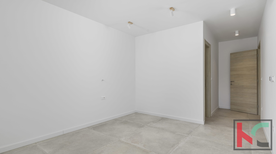 LUKSUZNA VILA&comma; 200m2&comma;TINJAN&comma; &num;NAJAM